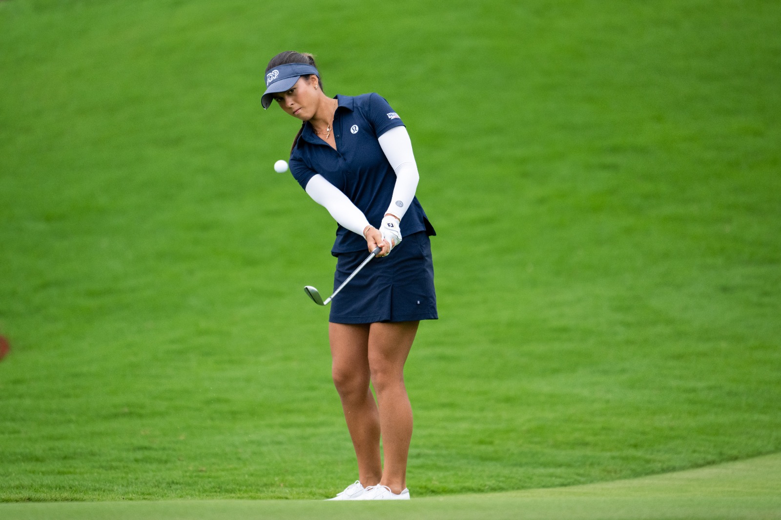 Yana Wilson chip shot